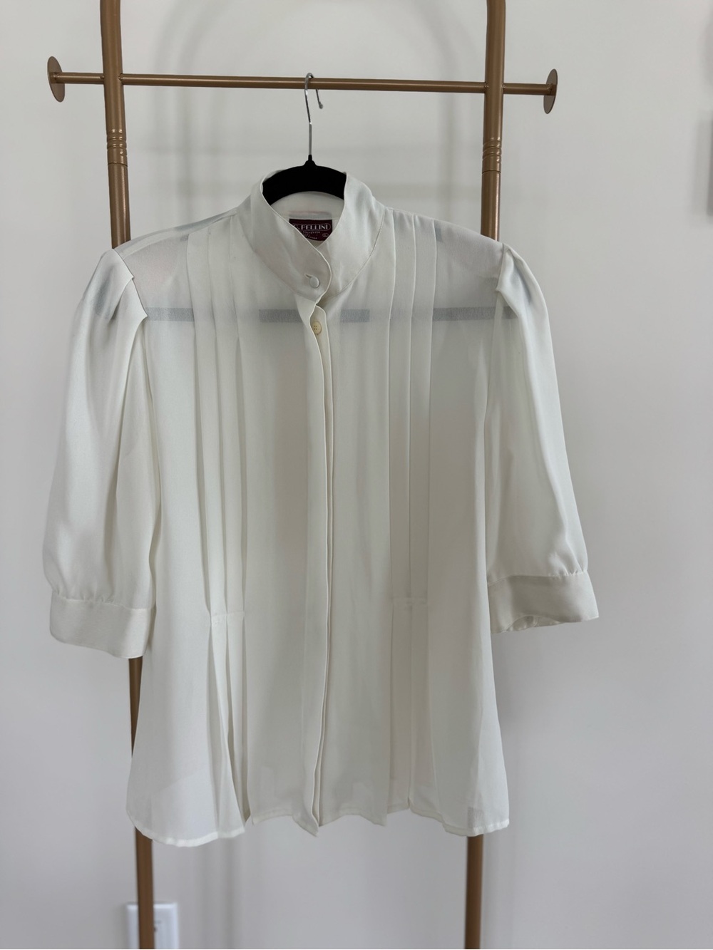 Elegant White Pleated Mandarin Collar Blouse by